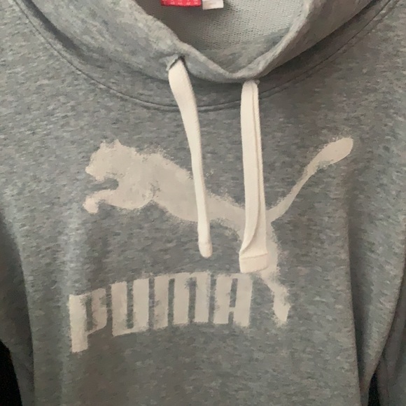 4.99 shipping Like new! Unisex. Puma pull over sweater with pockets - Picture 3 of 5